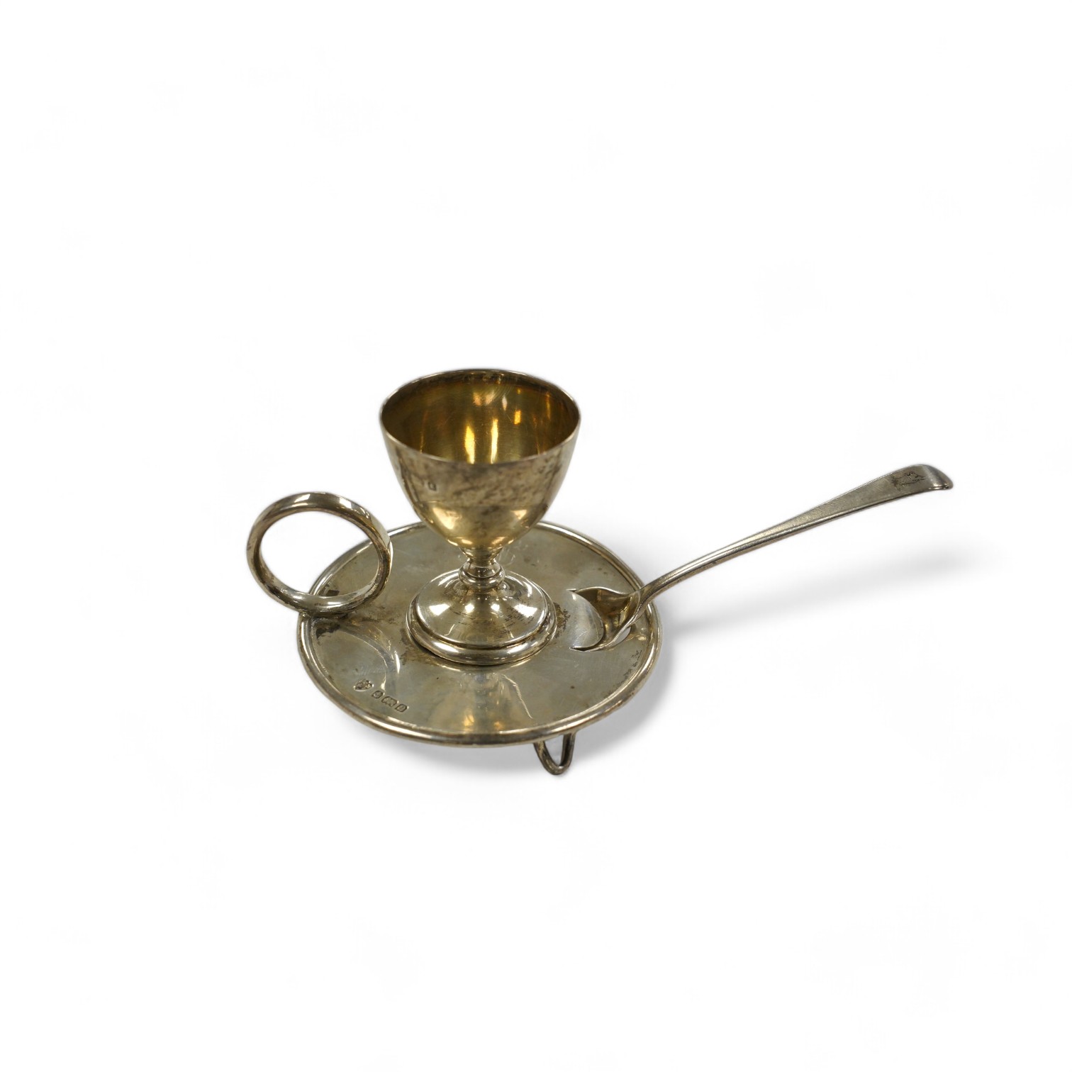 An Edwardian silver egg cup on stand, Birmingham, 1904, 67mm, together with a George III associated spoon. Condition - fair